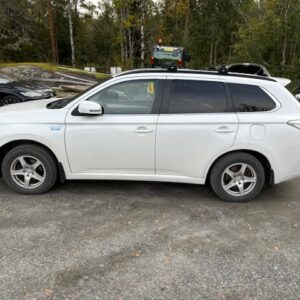 Mitsubishi Outlander ladbar PHEV Hybrid.  Automat. 2015 mod. 4x4... Def. bensinmotor