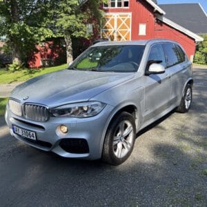 BMW X5 xDrive40e, har fått ny motor, automat og batteri i 2024.