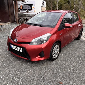 Toyota yaris , 2012 mod, Hybrid, automat, rusthull gulv og EU mangler