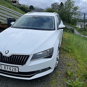 Skoda Suberb, 2016/17 mod, Automat, 1,4 bensin, 150 HK, ulyd svinghjul, Står i Voss !!