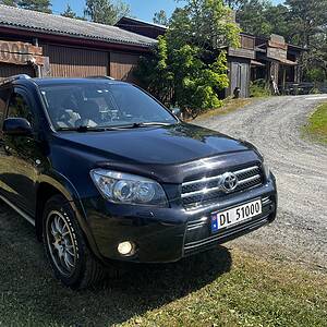 Toyota RAV4 Exclusive, Automat, Navi, ryggekamera, DVD i taket. Mangellapp etter EU