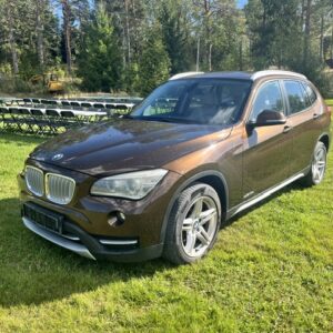 BMW X1 Xdrive (4x4), 2012 mod,  AUTOMAT, skinn, må på EU i okt 2026, har defekt turbu (ulyd) og nødmodus.