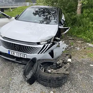 2025 Peugeot E-3008 Dual motor AWD - Skadebil! Må hentes på Oppdal